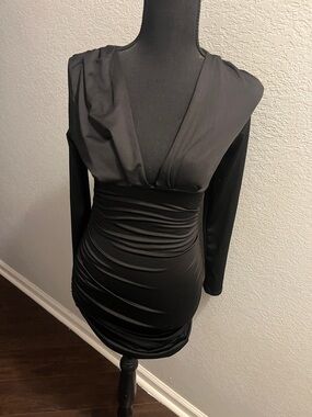 Black Long-Sleeve V-Neck Ruched Bodycon Dress